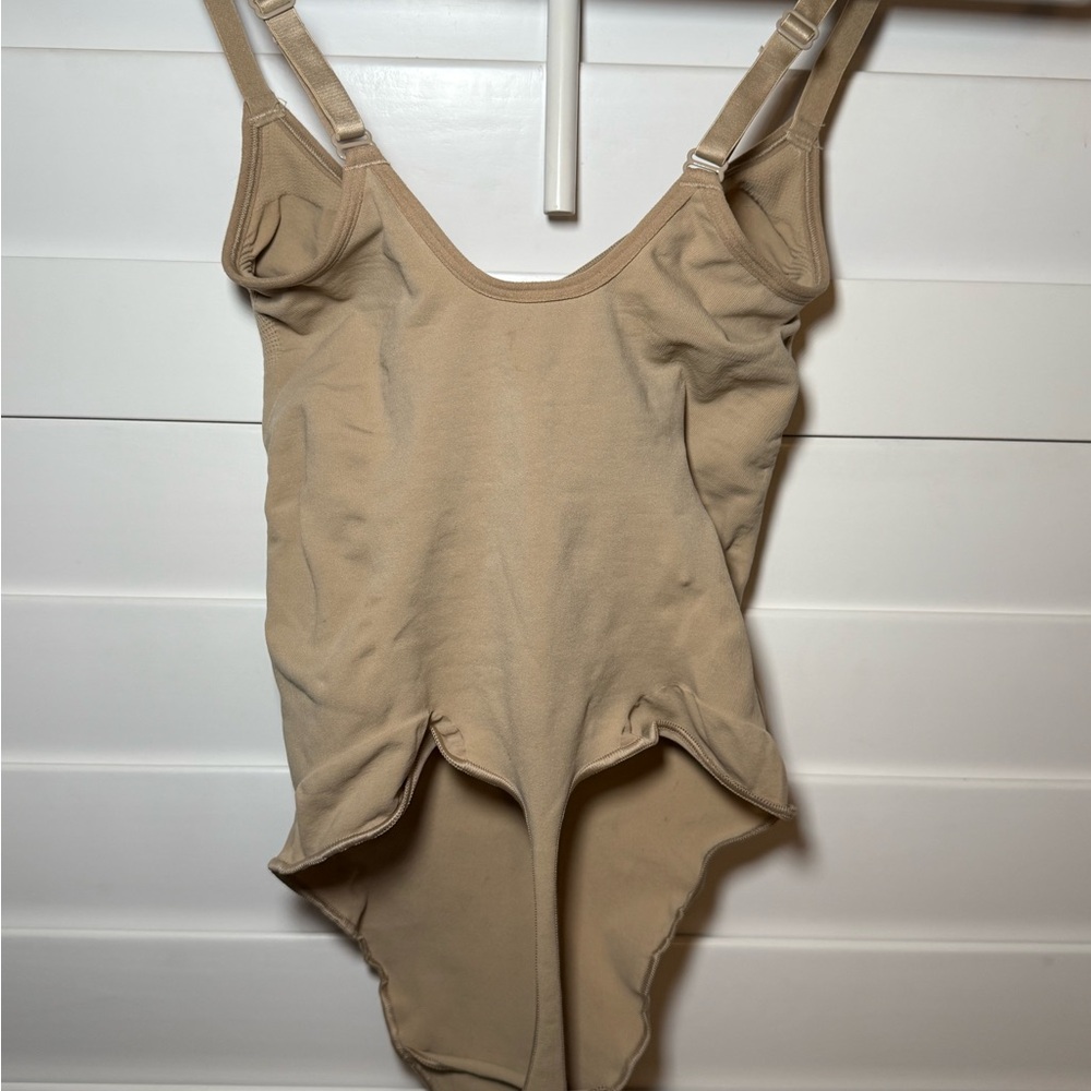 SKIMS Seamless Sculpt Thong Bodysuit - Picture 3 of 4
